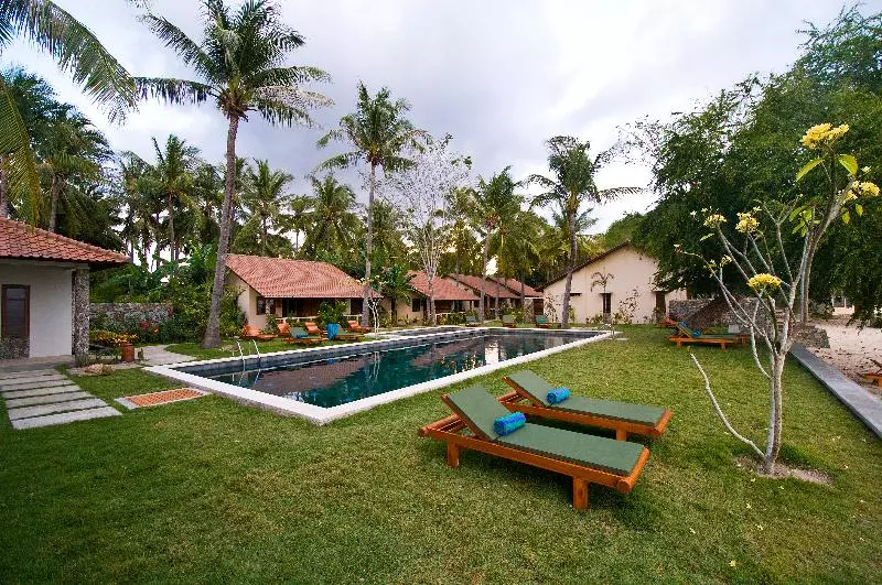 בית מלון כפרי Cocotinos Sekotong, A Boutique Beach Resort & Spa