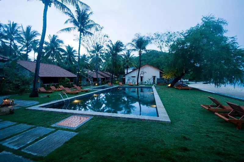 בית מלון כפרי Cocotinos Sekotong, A Boutique Beach Resort & Spa