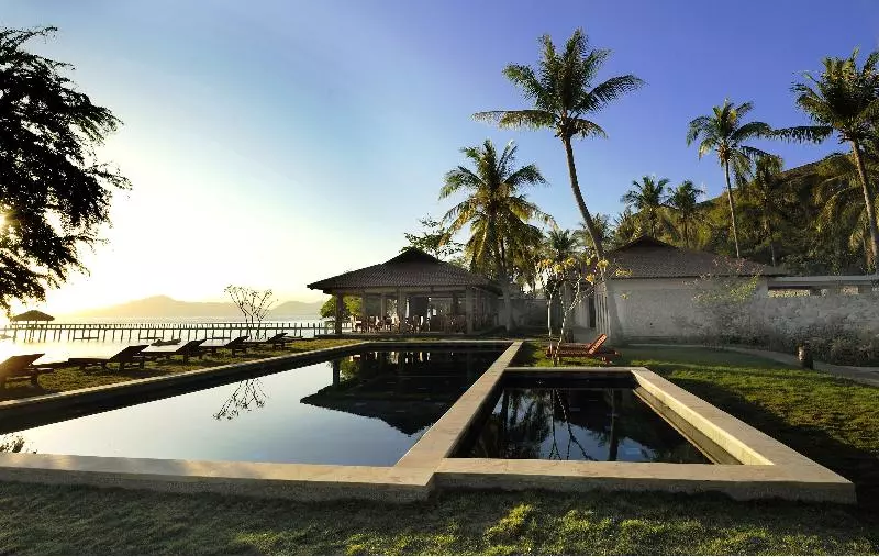 בית מלון כפרי Cocotinos Sekotong, A Boutique Beach Resort & Spa