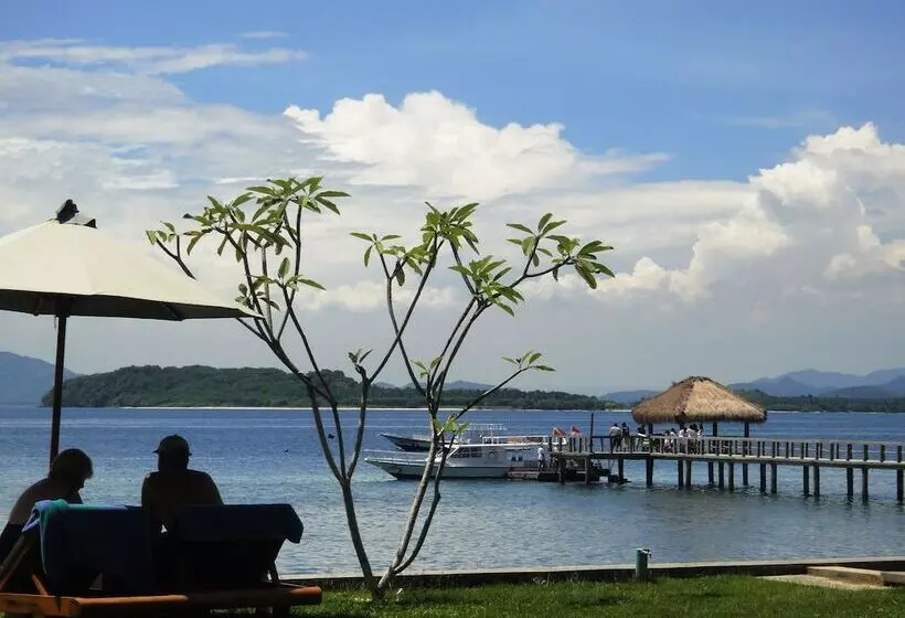 בית מלון כפרי Cocotinos Sekotong, A Boutique Beach Resort & Spa