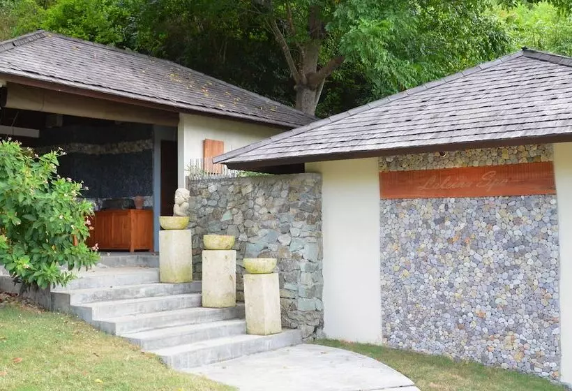 בית מלון כפרי Cocotinos Sekotong, A Boutique Beach Resort & Spa