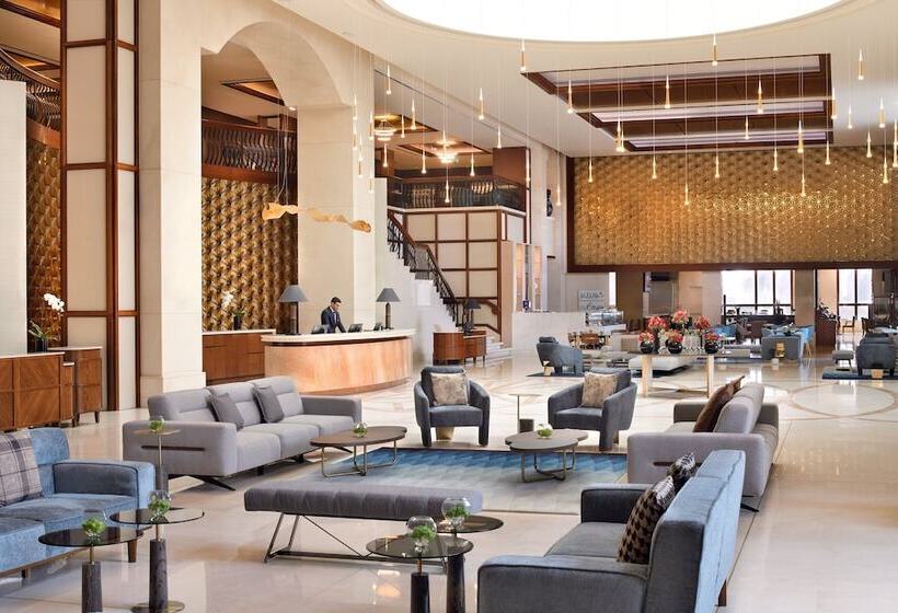 Отель Crowne Plaza   Dubai Jumeirah, An Ihg