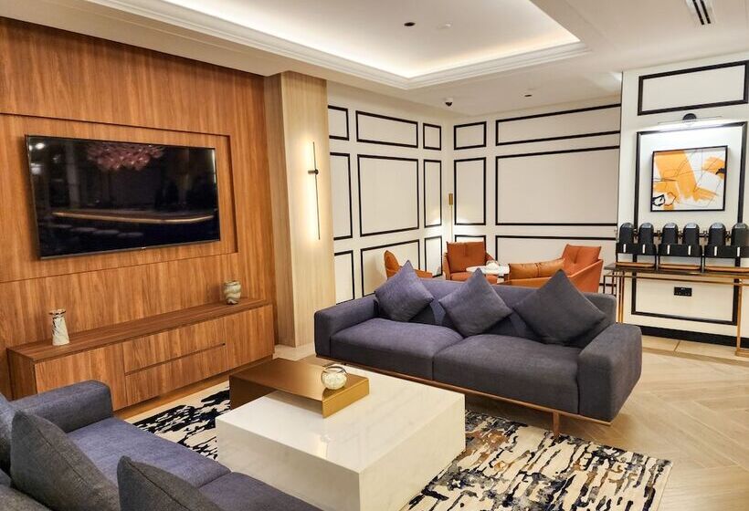 Отель Crowne Plaza   Dubai Jumeirah, An Ihg