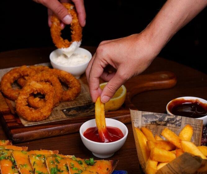 Отель Crowne Plaza   Dubai Jumeirah, An Ihg