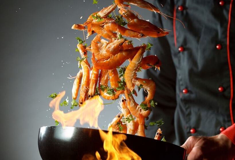 Отель Crowne Plaza   Dubai Jumeirah, An Ihg