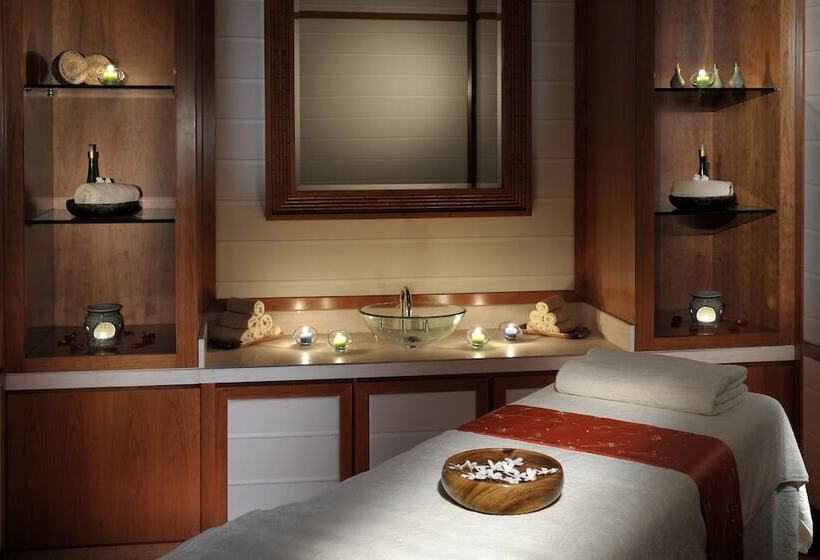 Отель Crowne Plaza   Dubai Jumeirah, An Ihg