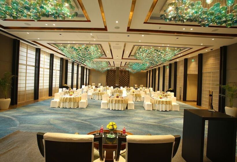 Hotel Crowne Plaza New Delhi Mayur Vihar Noida, An Ihg