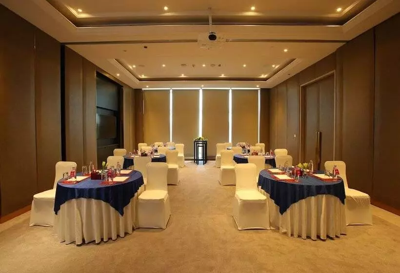 בית מלון כפרי Crowne Plaza New Delhi Mayur Vihar Noida, An Ihg