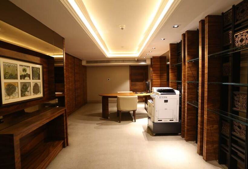 Hotel Crowne Plaza New Delhi Mayur Vihar Noida, An Ihg