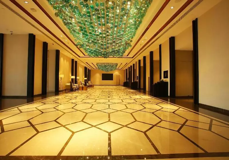 בית מלון כפרי Crowne Plaza New Delhi Mayur Vihar Noida, An Ihg