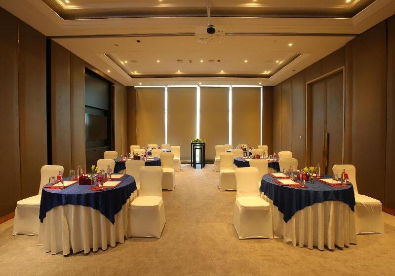 Hotel Crowne Plaza New Delhi Mayur Vihar Noida, An Ihg