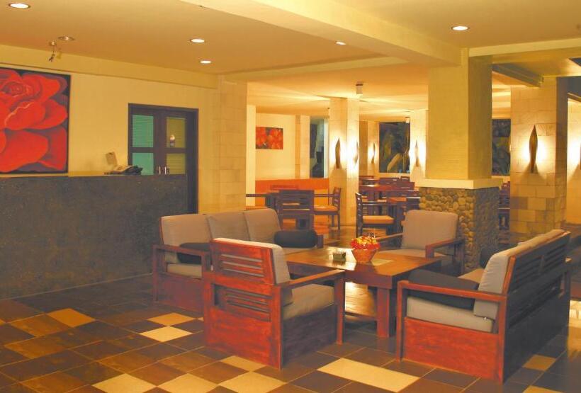 فندق Fourteen Roses Beach