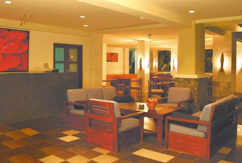 호텔 Fourteen Roses Beach