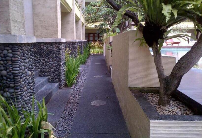 فندق Fourteen Roses Beach