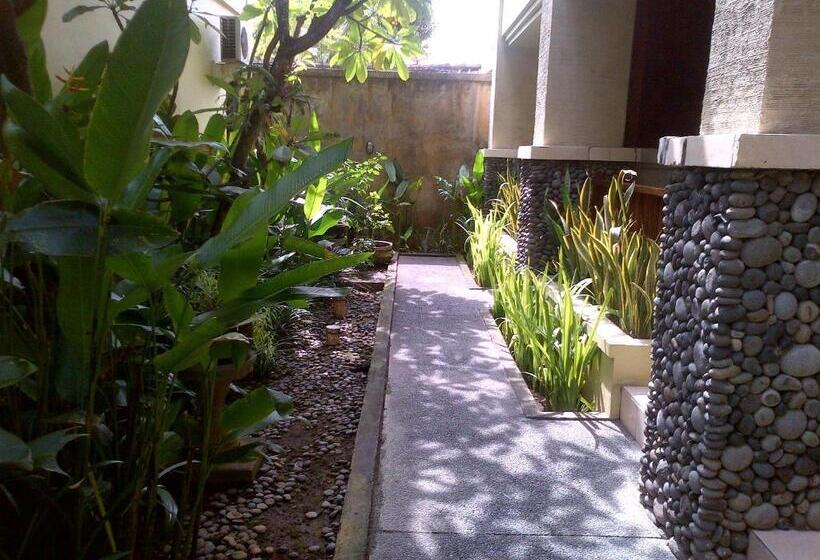 فندق Fourteen Roses Beach