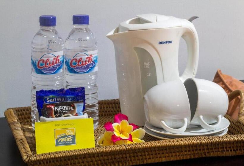 فندق Fourteen Roses Beach