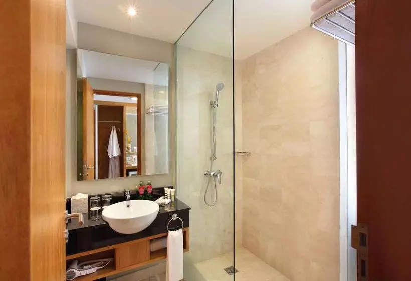 هتل Mercure Bali Harvestland Kuta