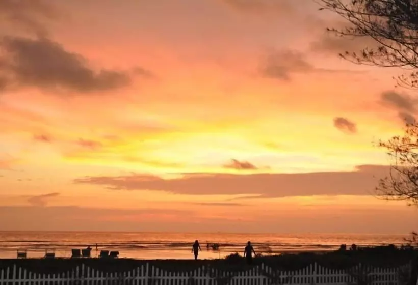هتل Montego Bay Beach Village   Morjim