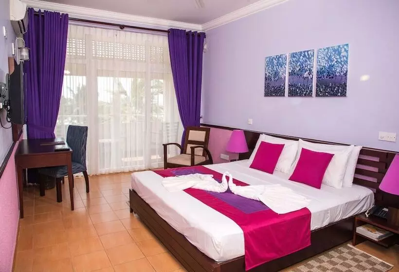 Отель Paradise Beach