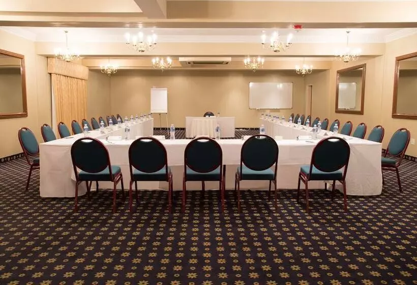 Отель Premier Splendid Inn Pinetown