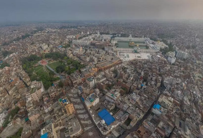 هتل Ranjit S Svaasa Amritsar