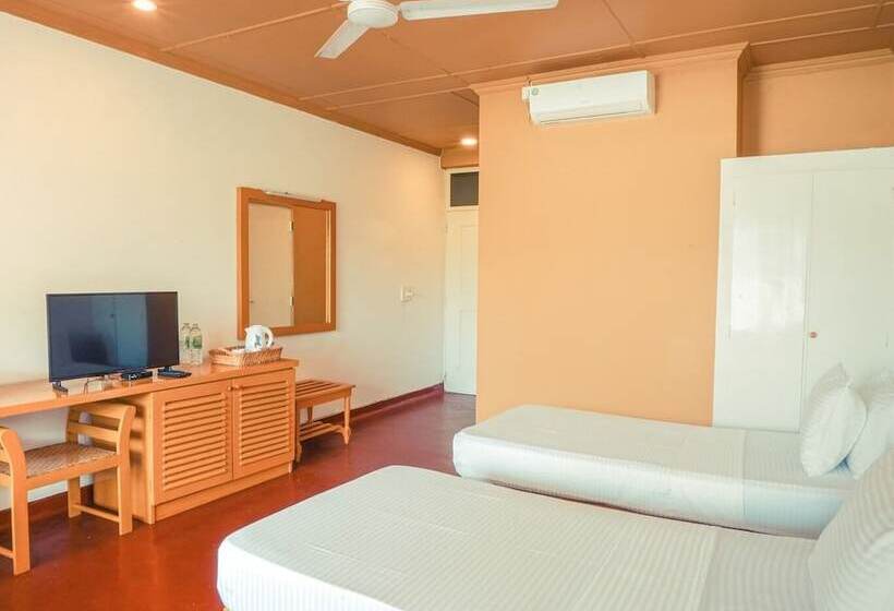 Отель Reef Garden Polhena