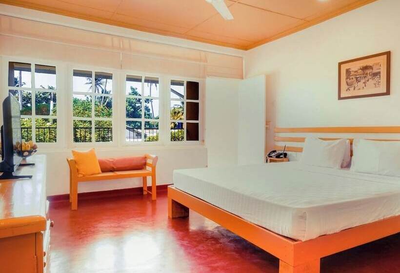 Отель Reef Garden Polhena