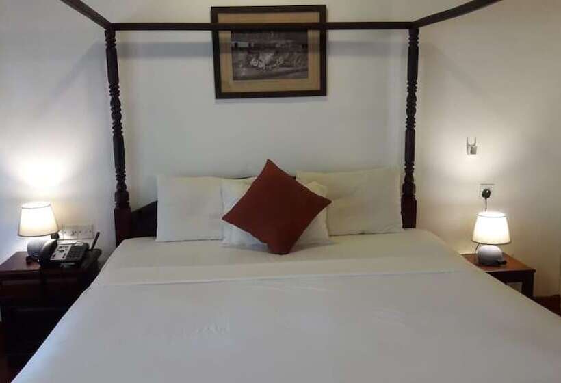 Отель Reef Garden Polhena