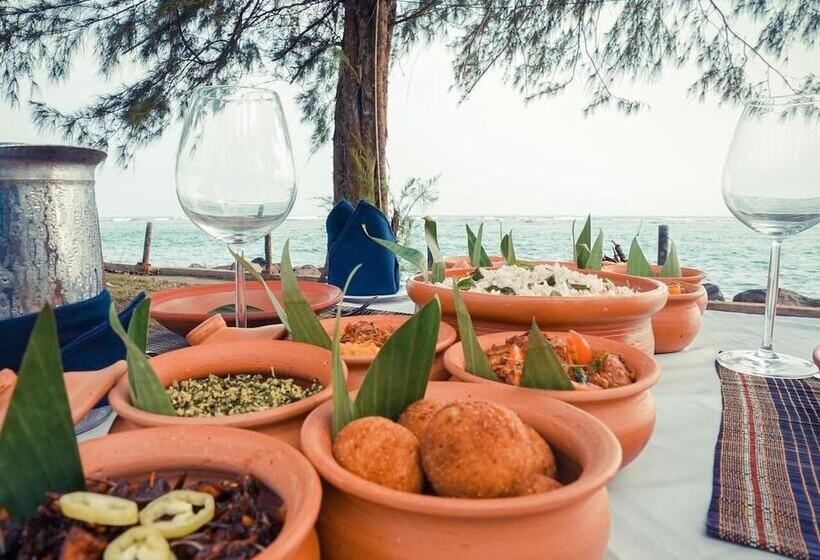 Отель Reef Garden Polhena