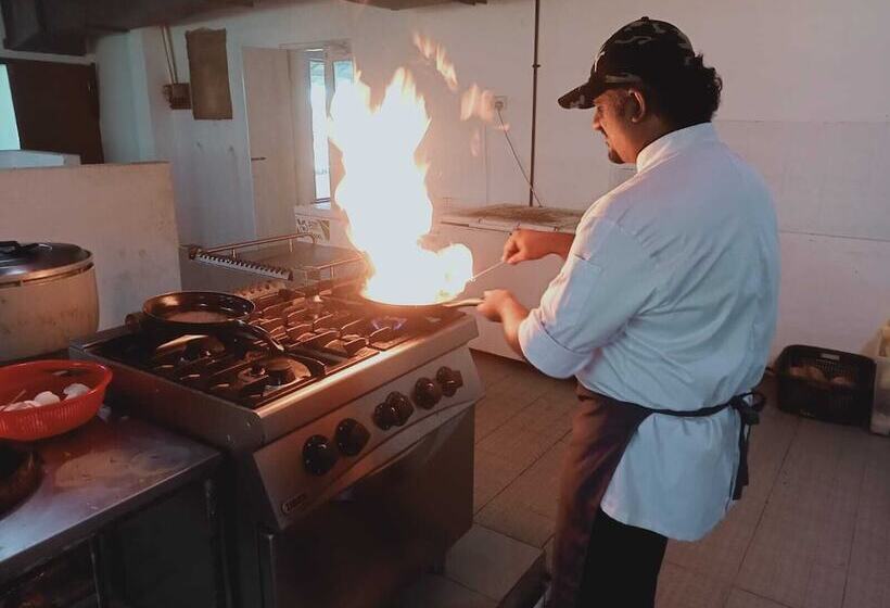 Отель Reef Garden Polhena