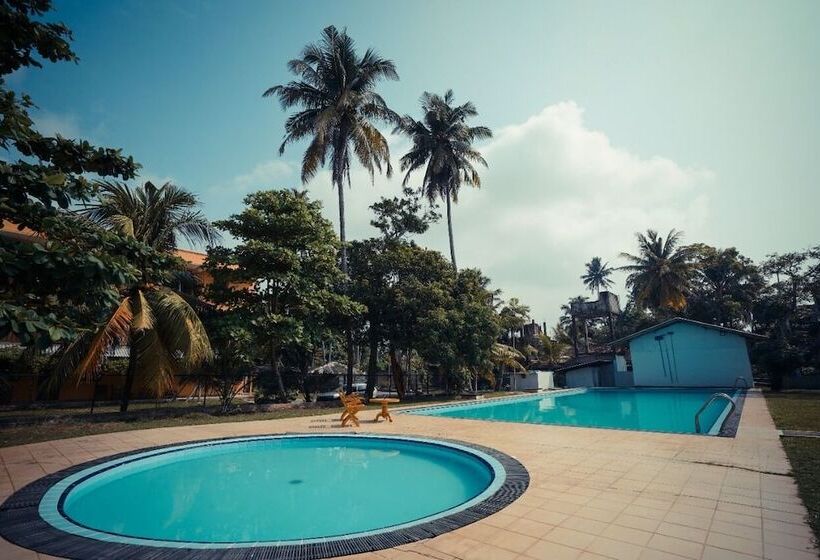 Отель Reef Garden Polhena