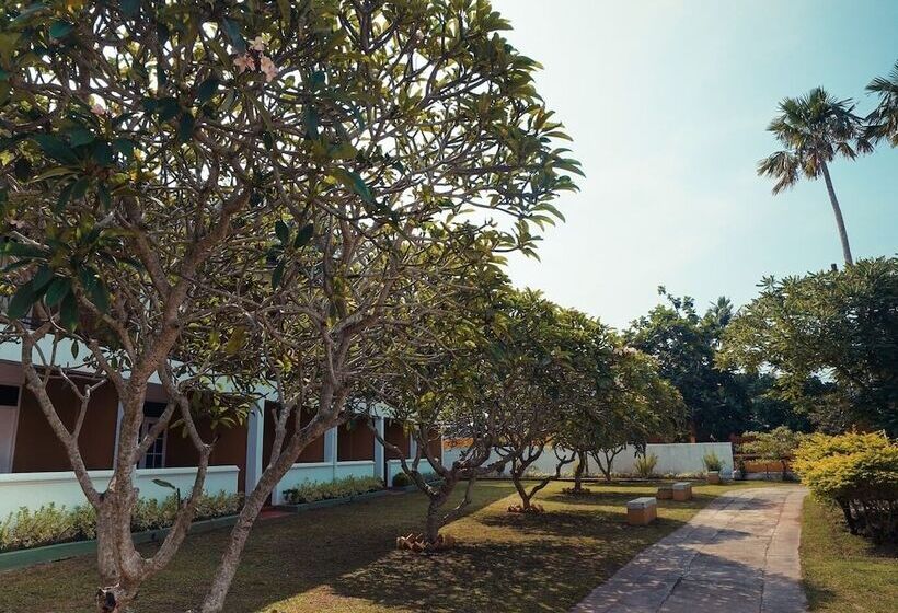 Отель Reef Garden Polhena