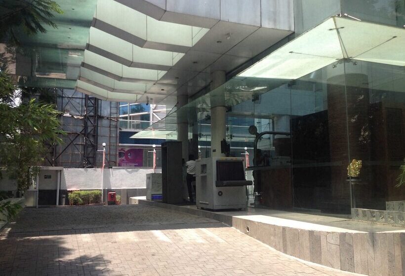 هتل St Laurn Koregaon Park Pune