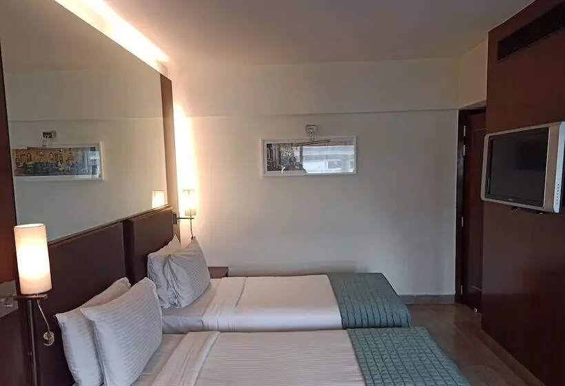 בית מלון כפרי St Laurn Koregaon Park Pune