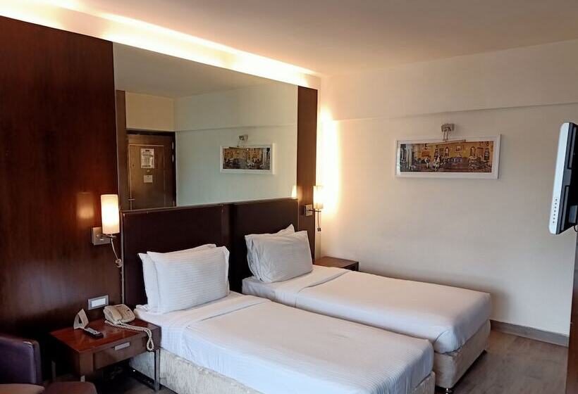 هتل St Laurn Koregaon Park Pune