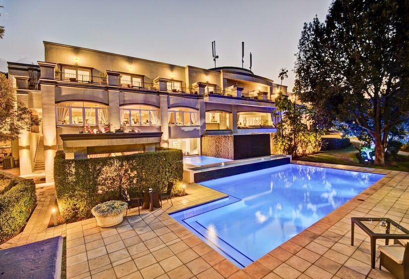 Отель The Marion On Nicol