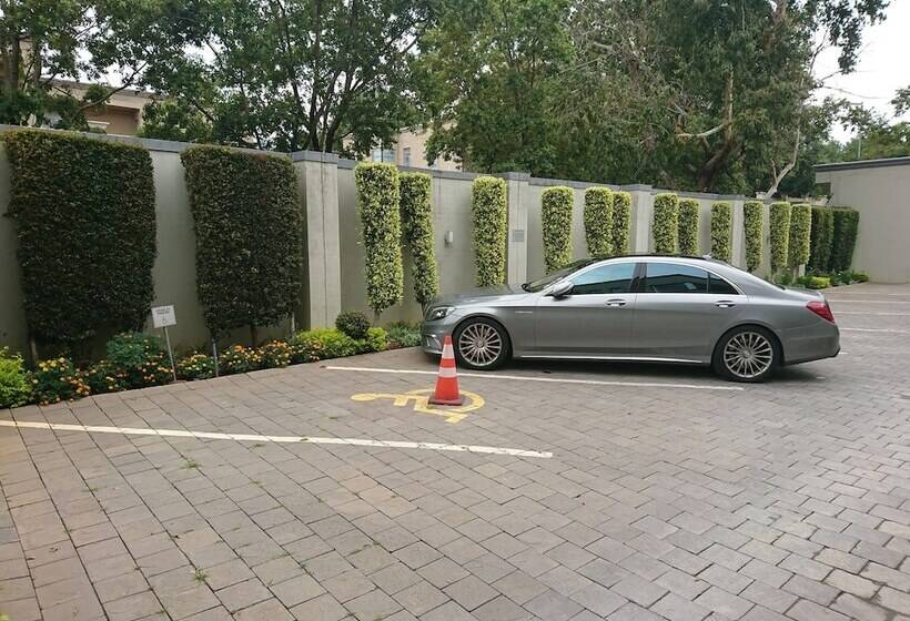 Отель The Marion On Nicol