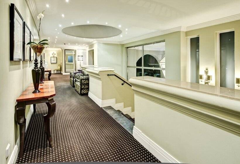 Отель The Marion On Nicol