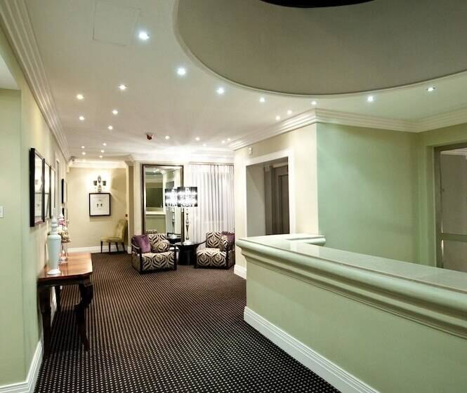 Отель The Marion On Nicol