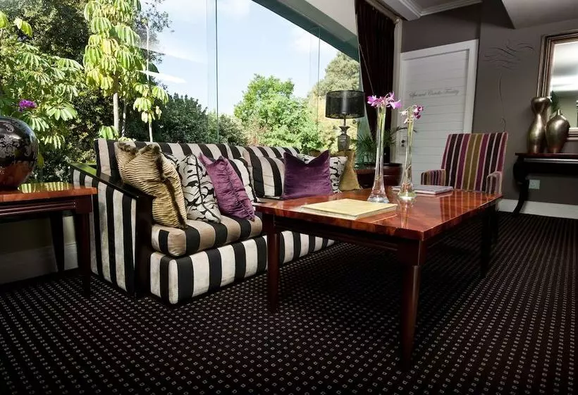 Отель The Marion On Nicol