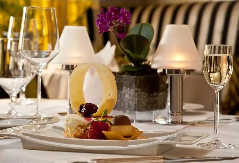 Отель The Marion On Nicol