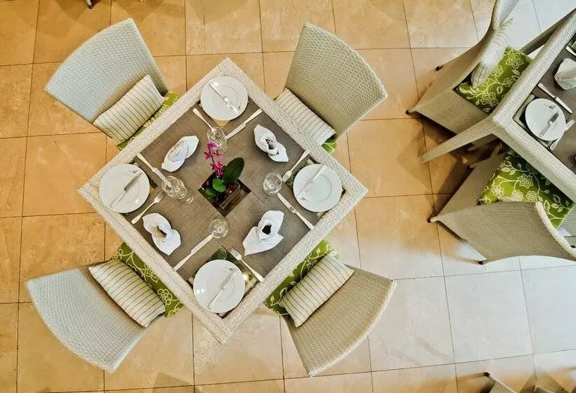 Отель The Marion On Nicol