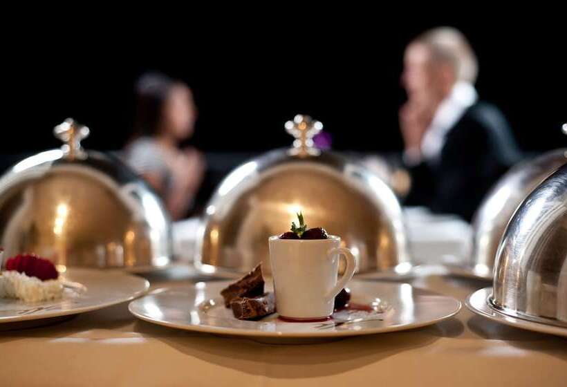 Отель The Marion On Nicol