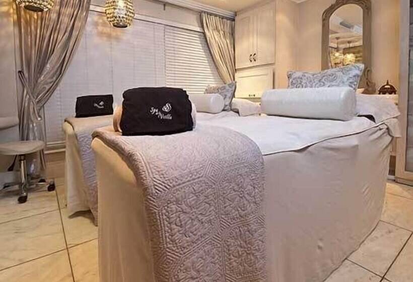 Отель The Marion On Nicol