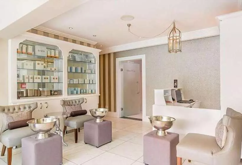 Отель The Marion On Nicol