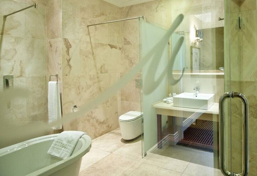 Отель The Marion On Nicol