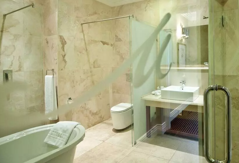 Отель The Marion On Nicol