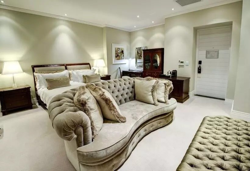 Отель The Marion On Nicol