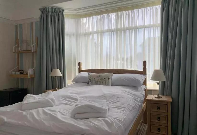 ベッドアンドブレックファースト Holly Trees