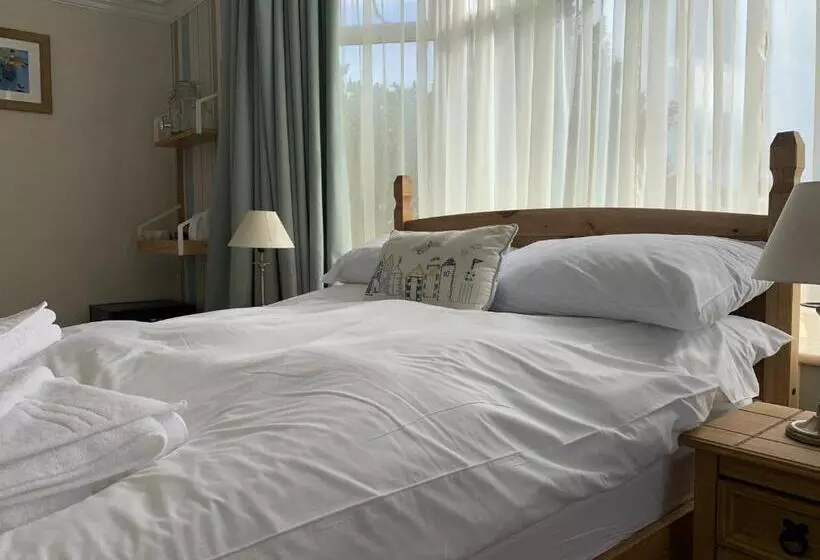 ベッドアンドブレックファースト Holly Trees